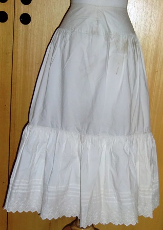 xxM302M Nice petticoat made in Norway